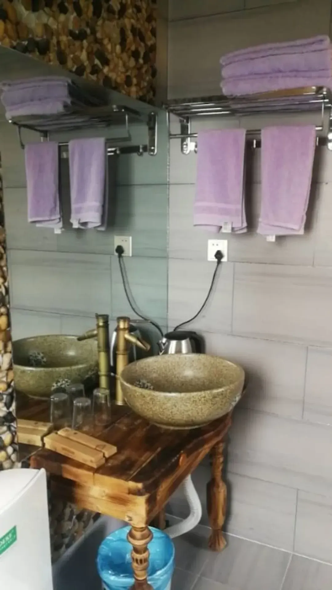 Bathroom sink