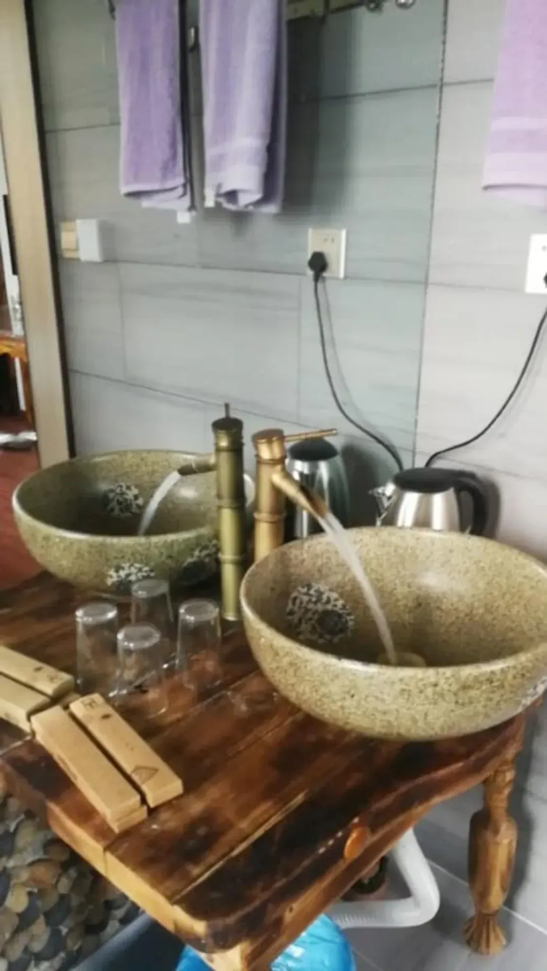 Bathroom sink