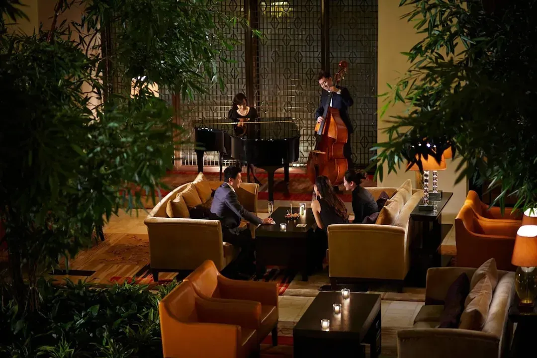 Lobby lounge