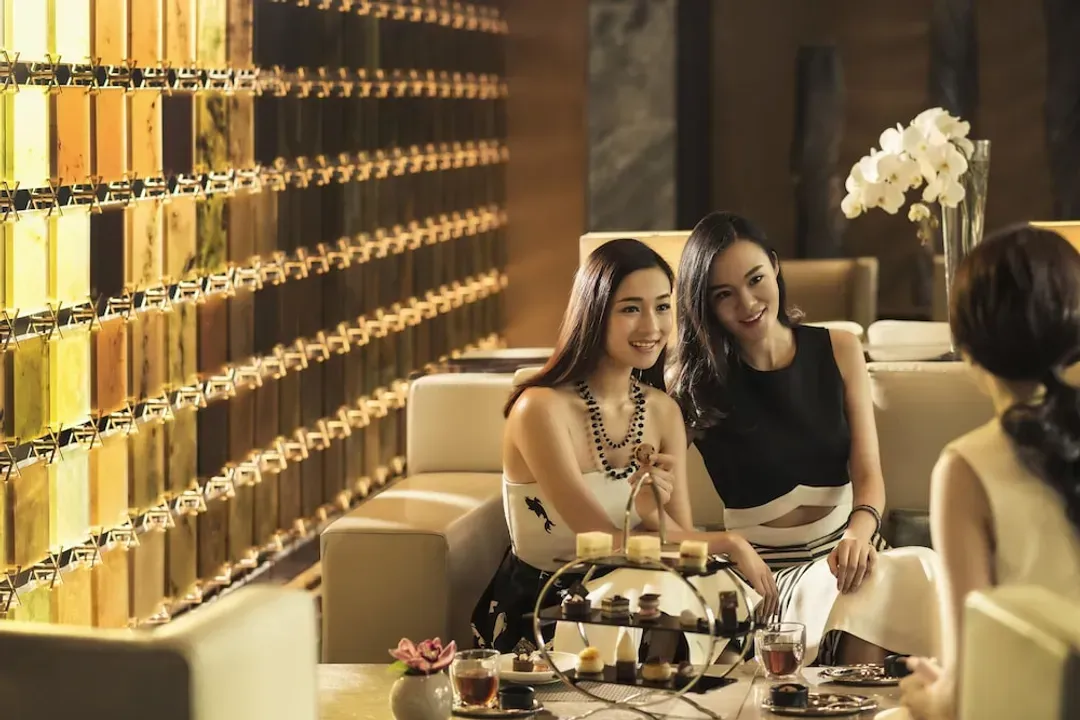 Lobby lounge