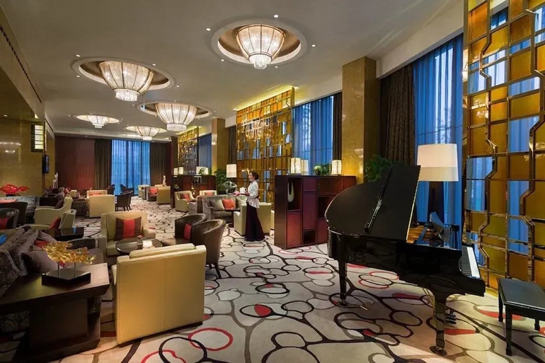 Lobby lounge