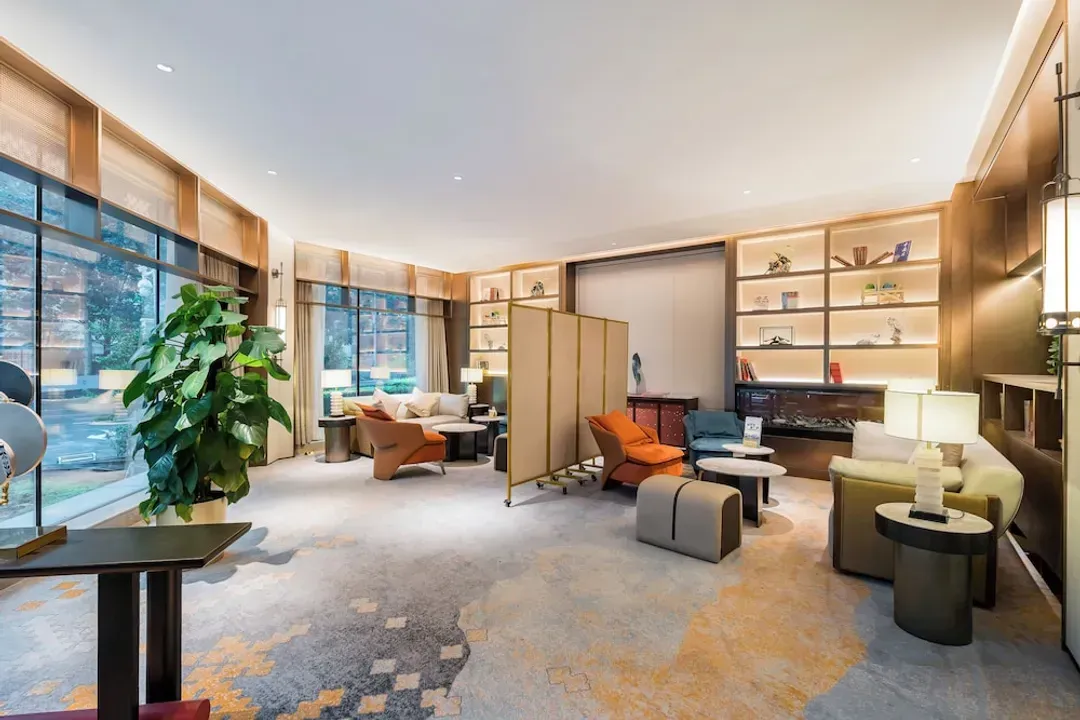 Lobby lounge