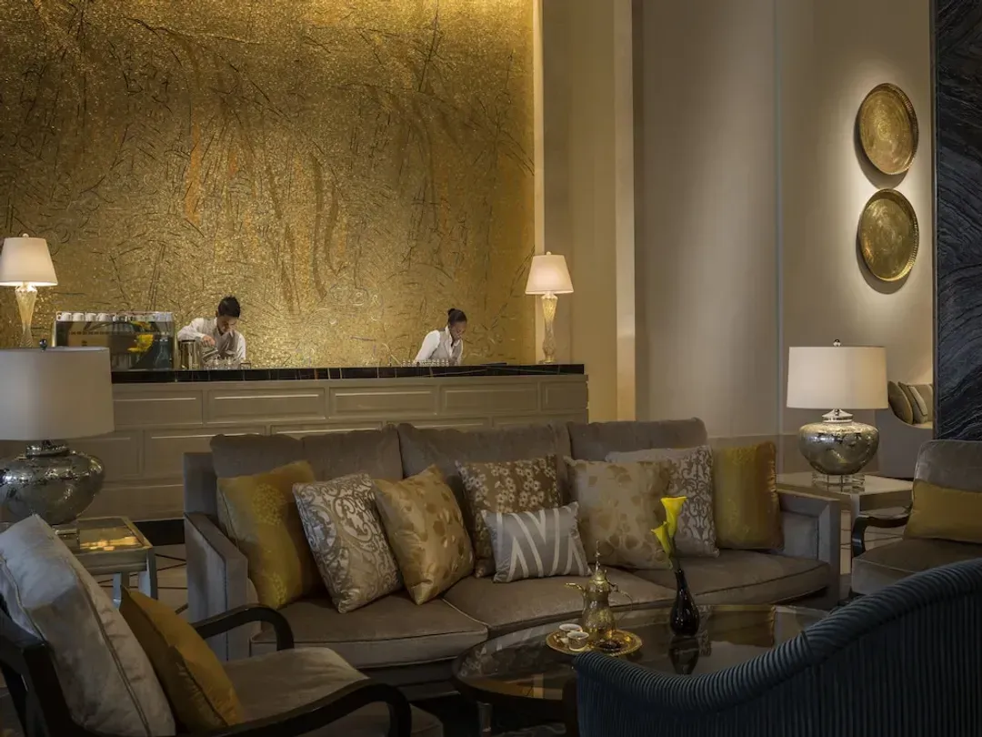 Lobby lounge