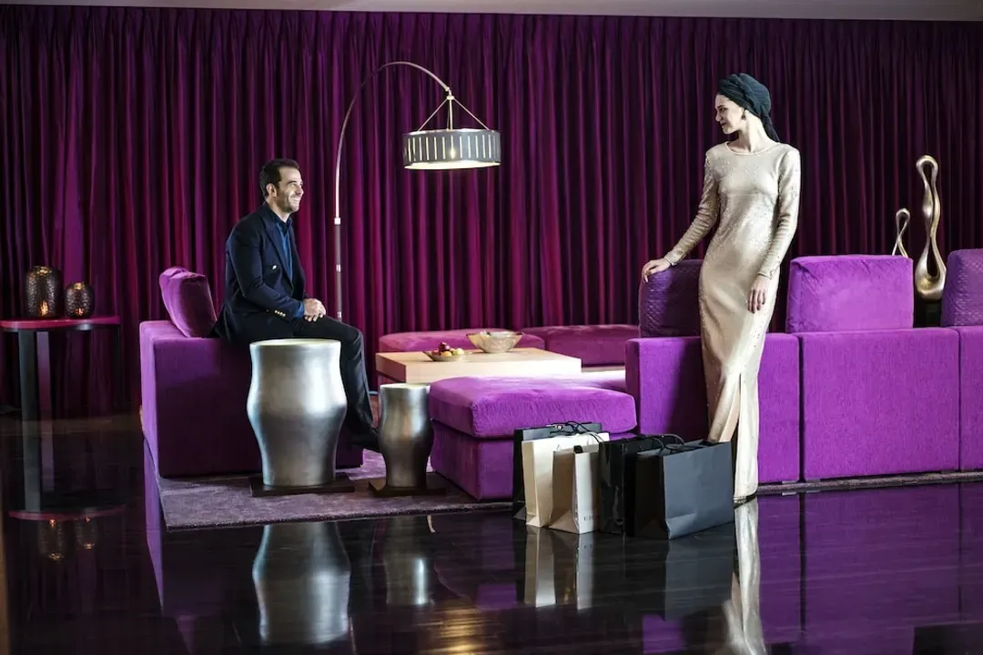 Lobby lounge