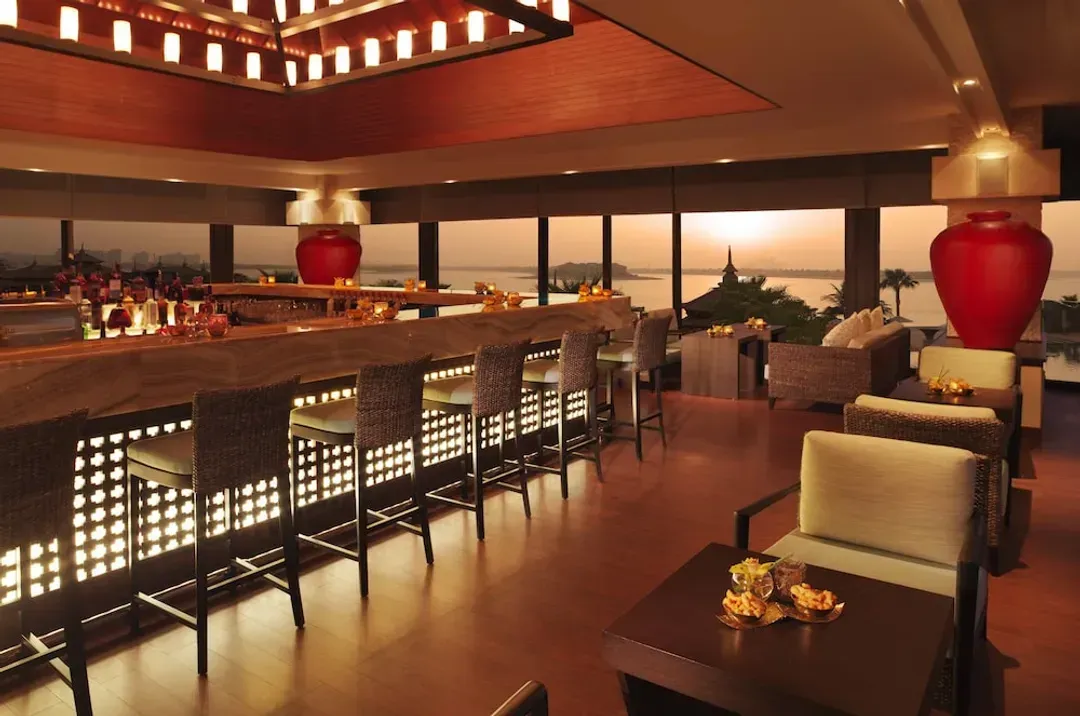 Lobby lounge