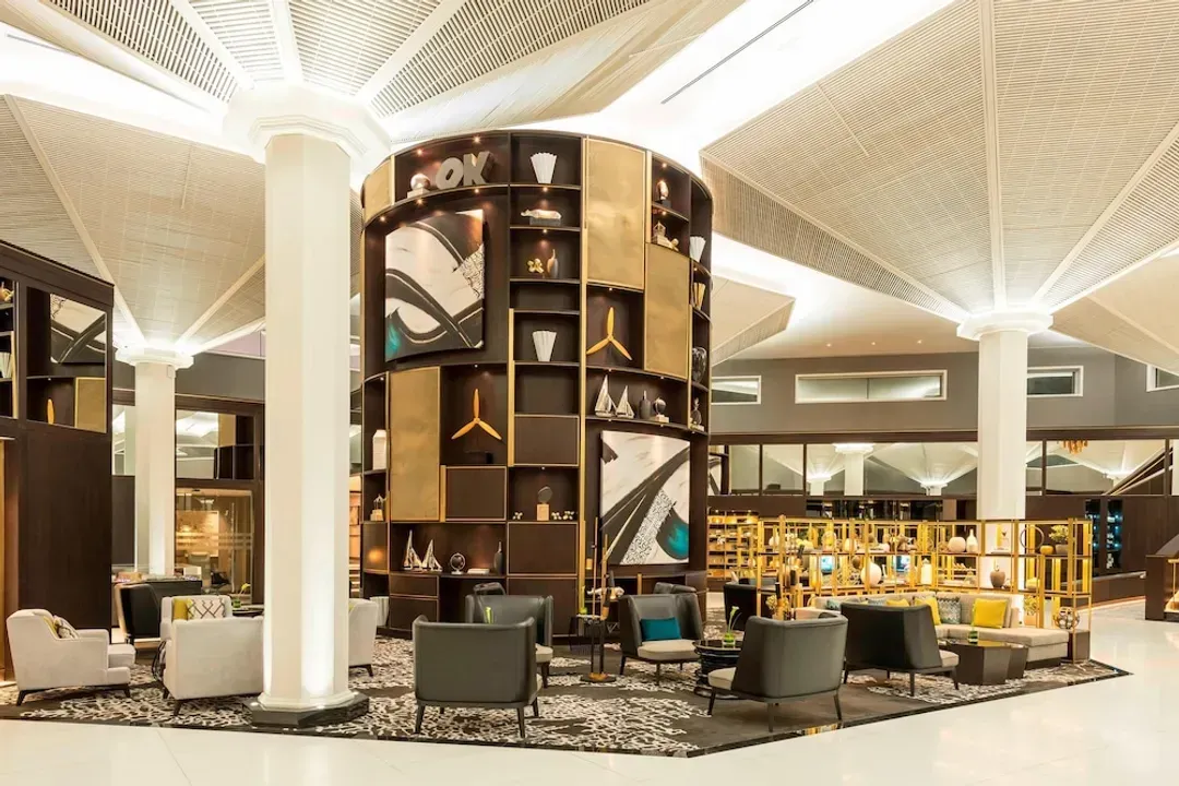 Lobby lounge