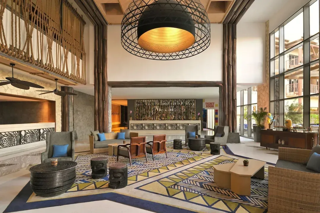 Lobby lounge