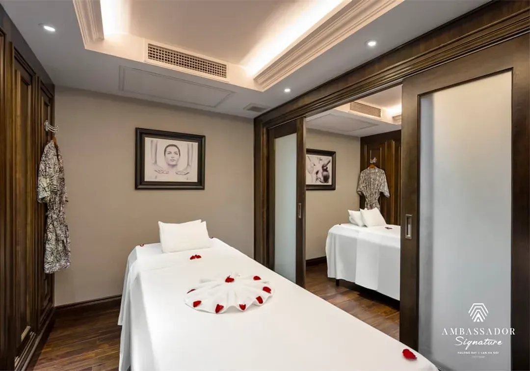 Ambassador Signature Cruise (Lan Hạ)國賓蘭夏灣大使簽名郵輪