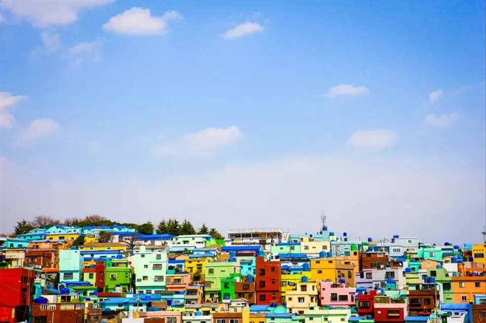 慢遊釜山大邱半自助｜EWORLD樂園83塔.前山纜車.壁畫村.韓屋星巴克.金塊蛋糕.長腳蟹美食五日(彩妝站)-4