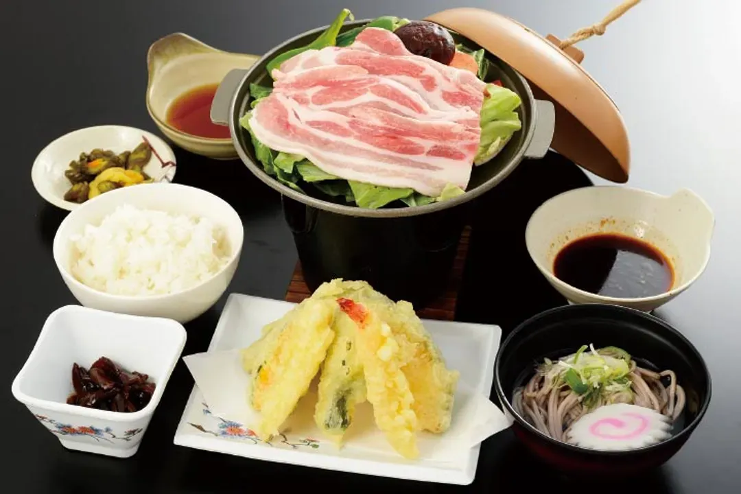 照片僅為示意，實際菜色以現場提供為主-精選餐食