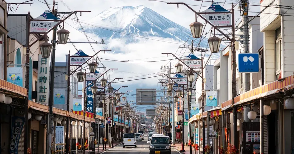 【富士山熱門打卡一日遊】日川時計店・忍野八海・富士山景觀羅森｜東京/新宿出發