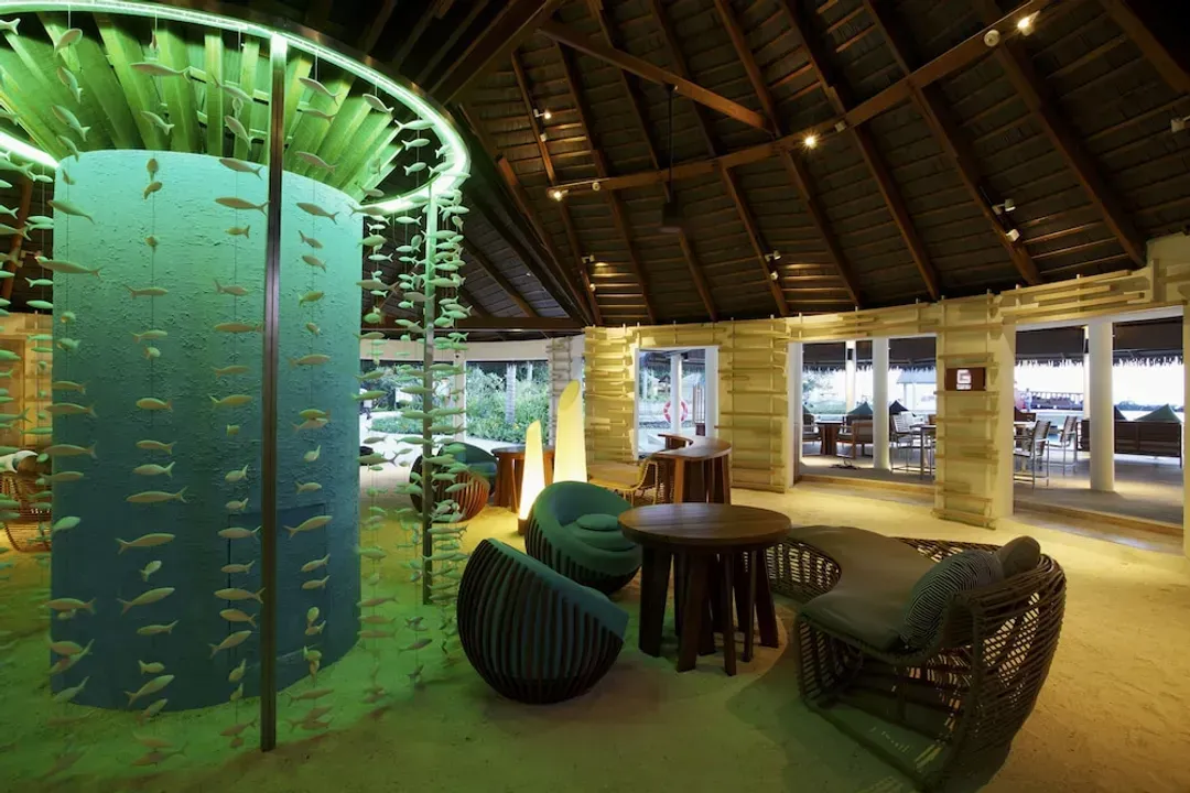 Lobby lounge