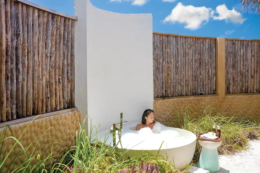 Private spa tub