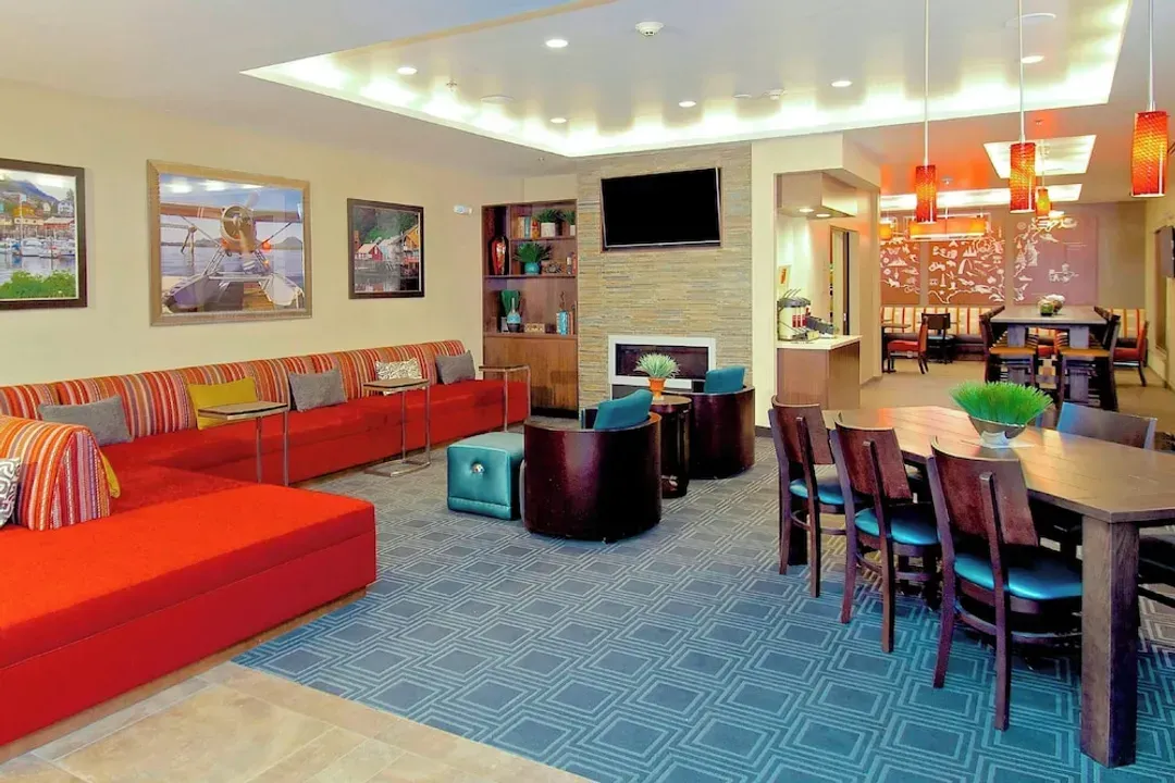 Lobby lounge