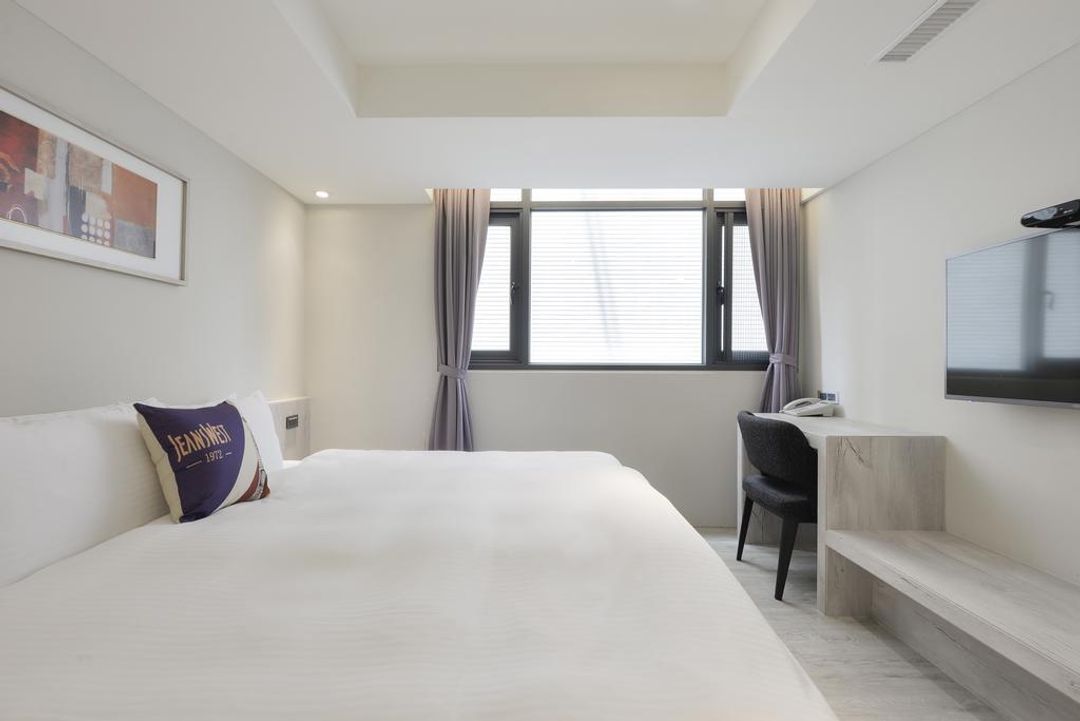 台中愛戀旅店｜鄰近一中商圈、宮原眼科