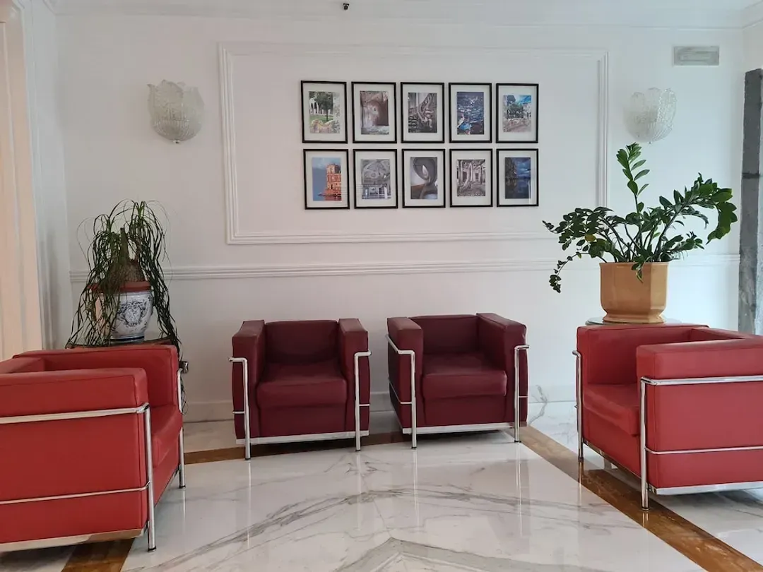 Lobby lounge