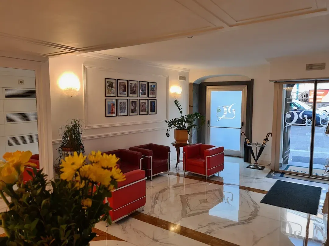 Lobby lounge