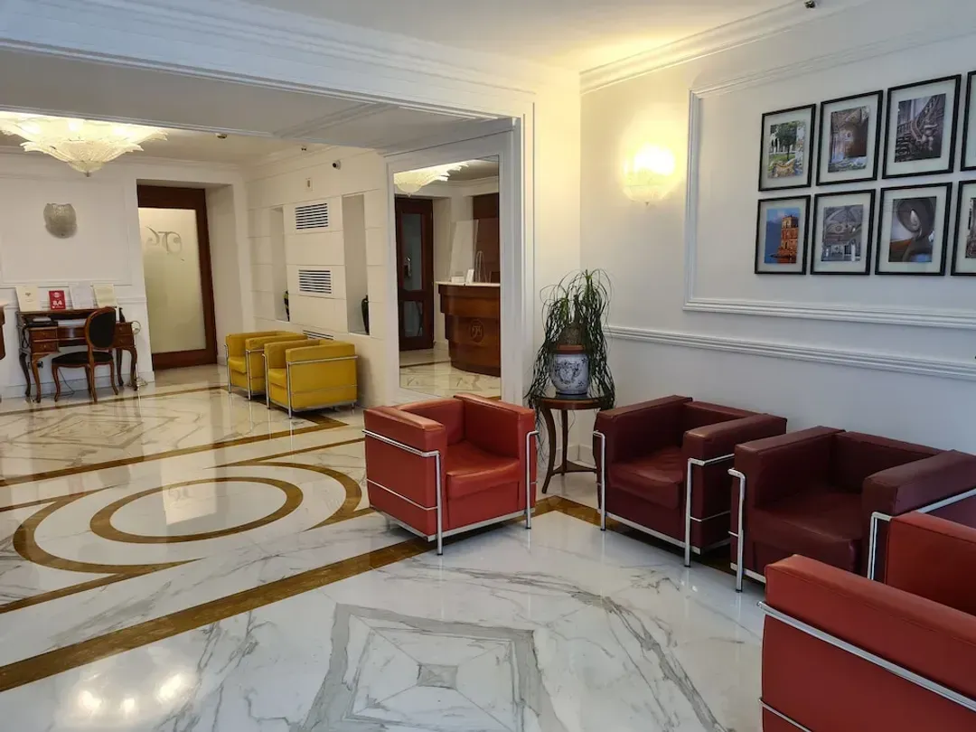 Lobby lounge