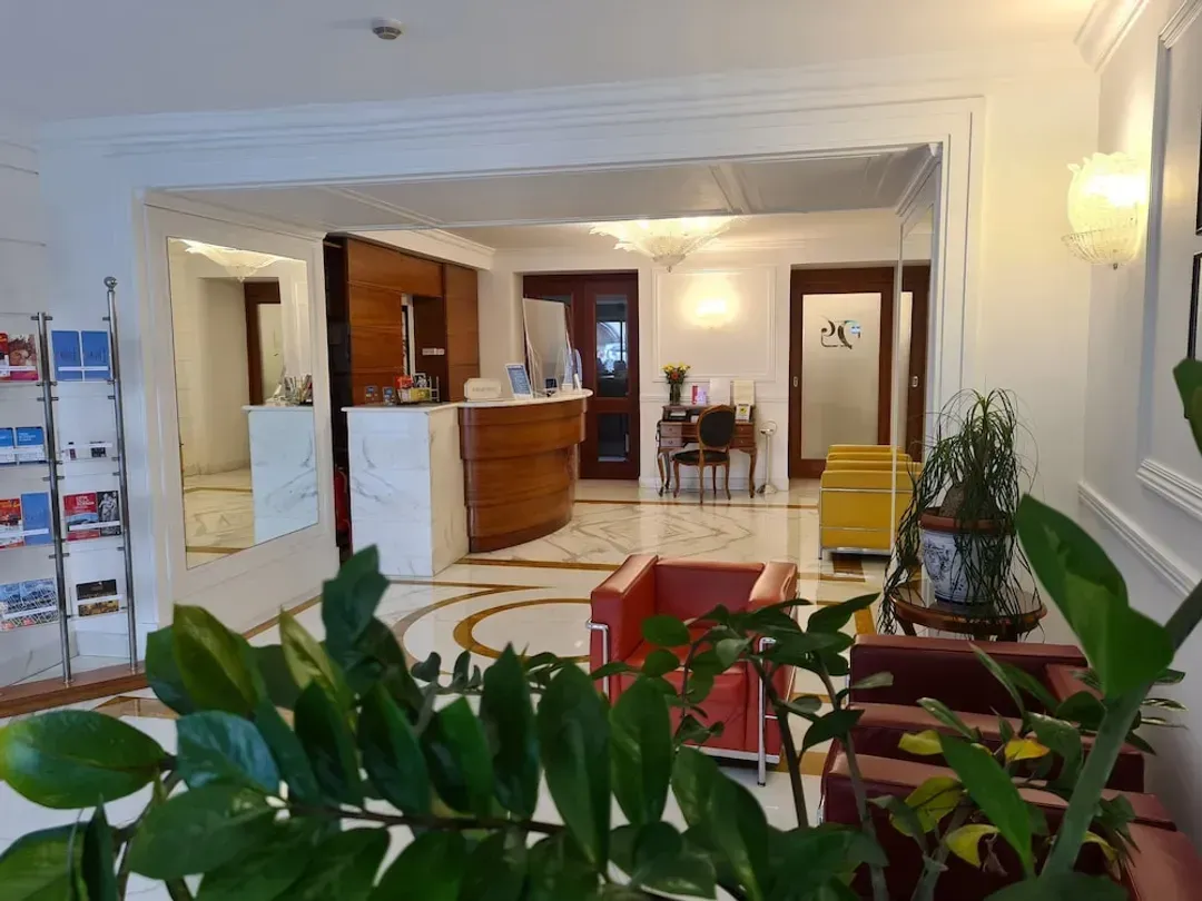 Lobby lounge