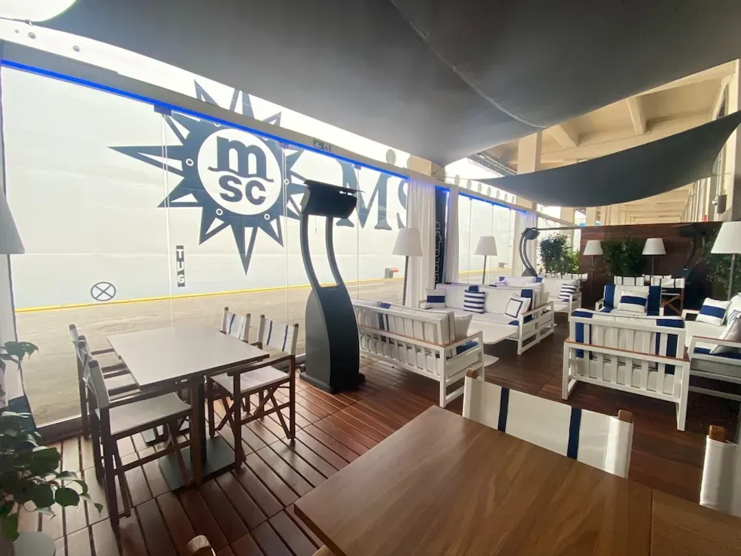 Lobby lounge
