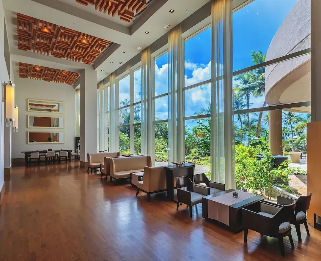 Lobby lounge