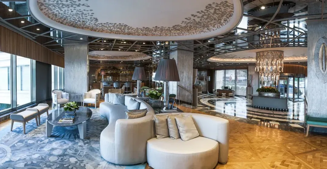 Lobby lounge