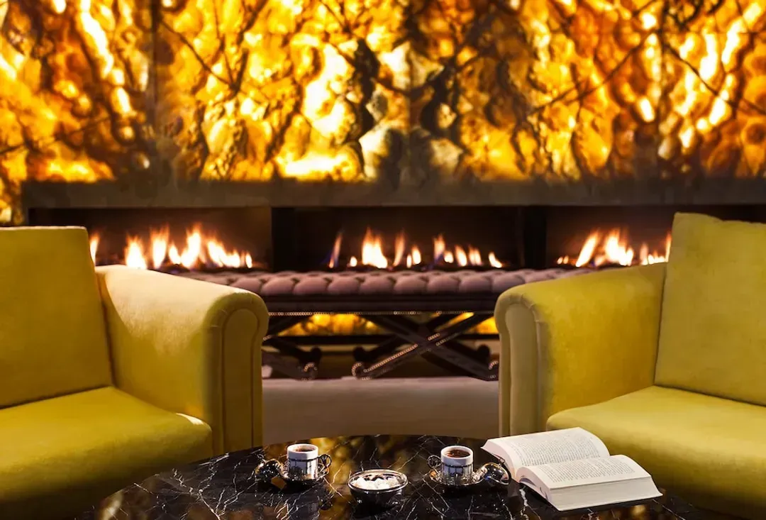 Lobby lounge
