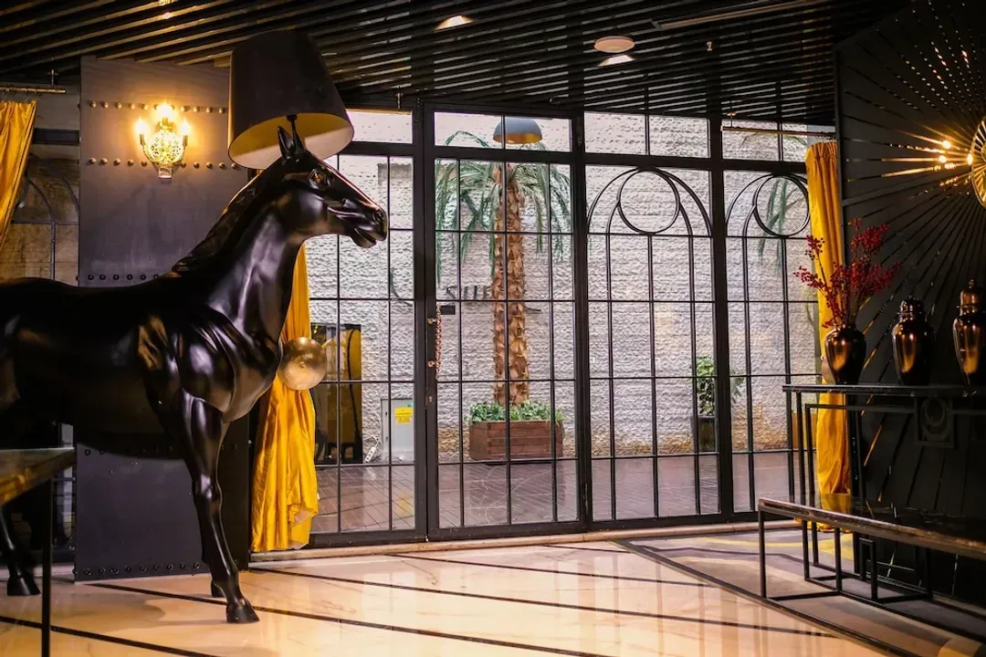 Lobby lounge