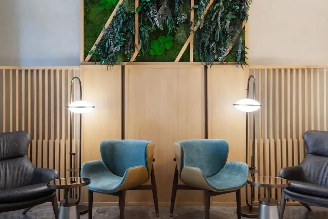 Lobby lounge