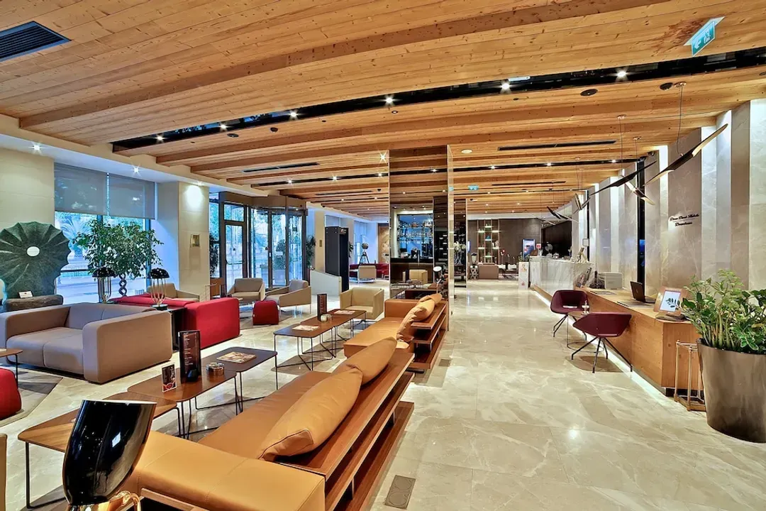 Lobby lounge
