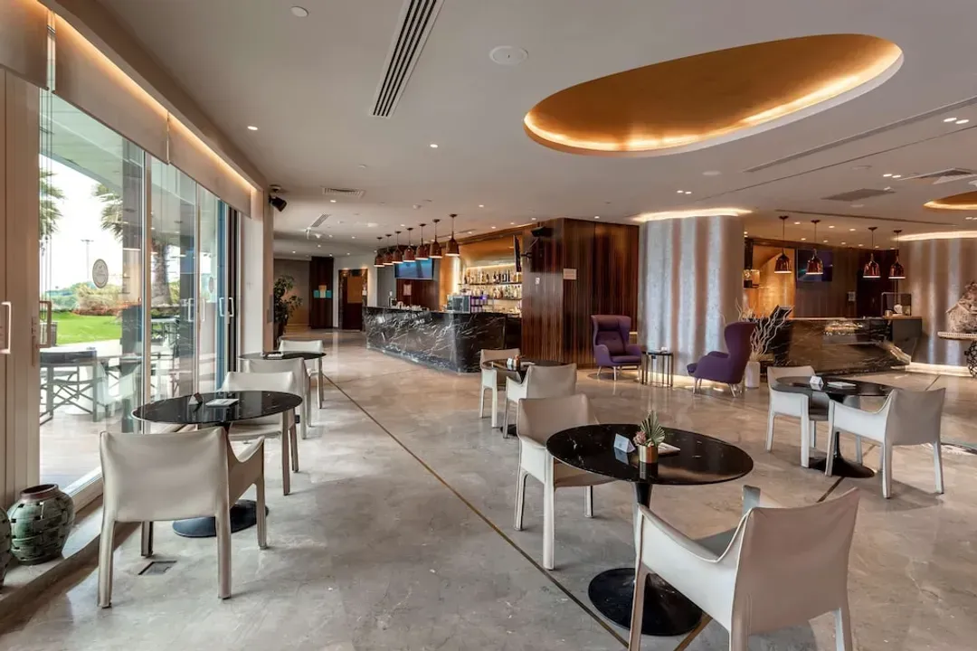 Lobby lounge