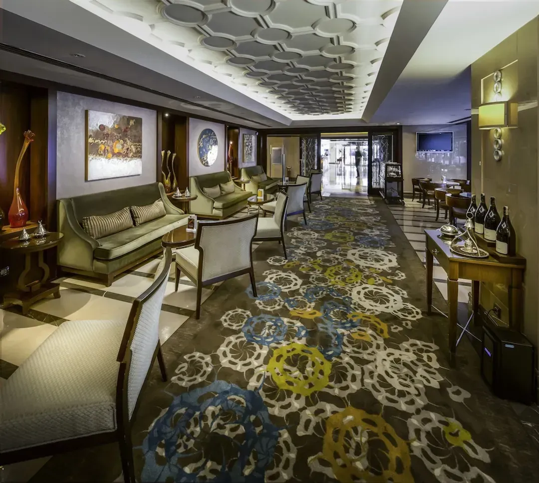 Lobby lounge