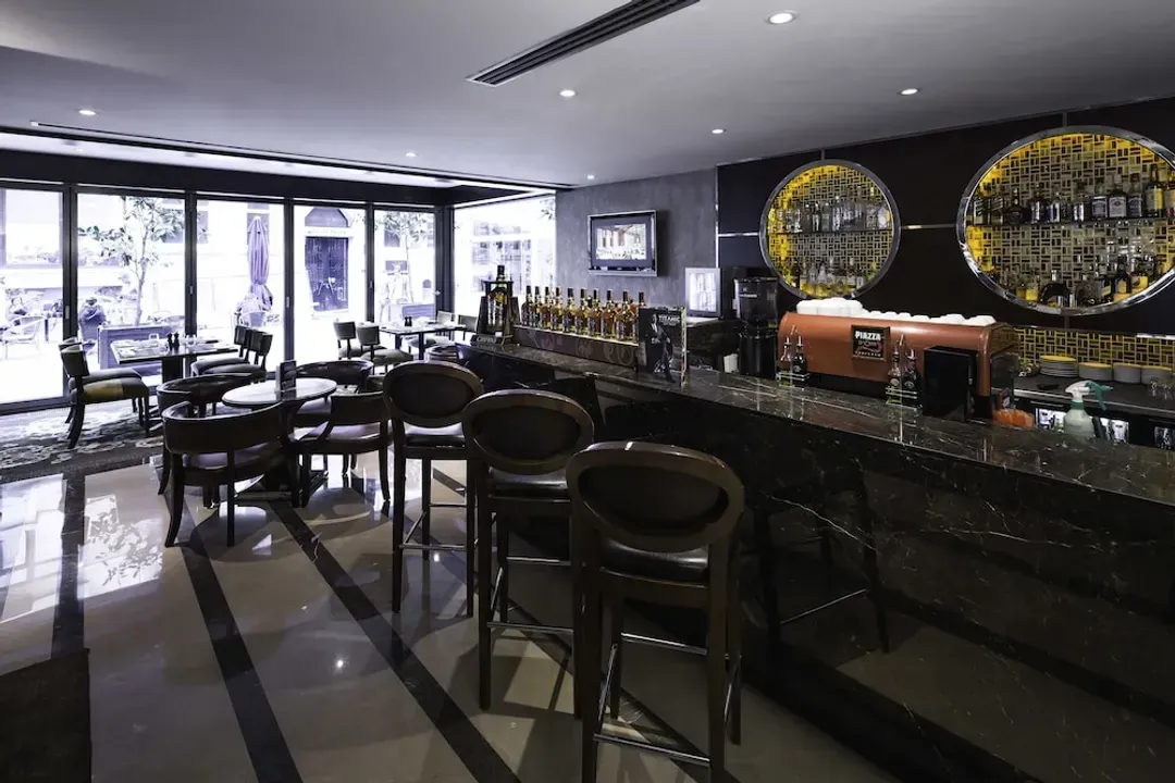 Lobby lounge