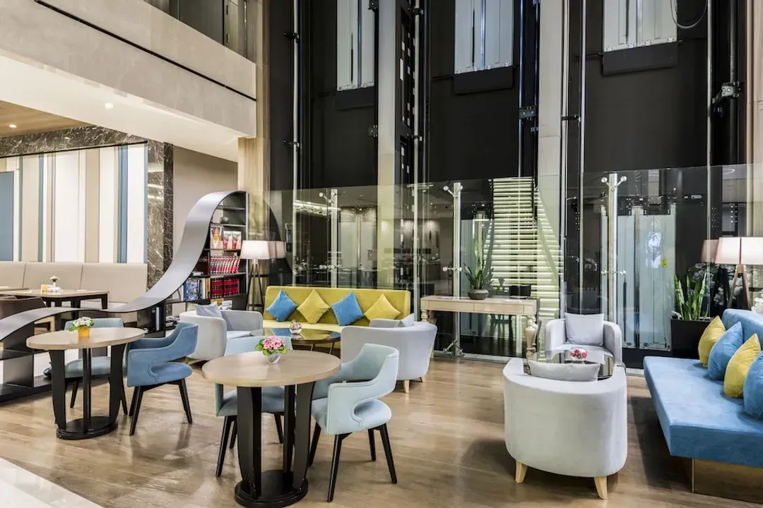 Lobby lounge