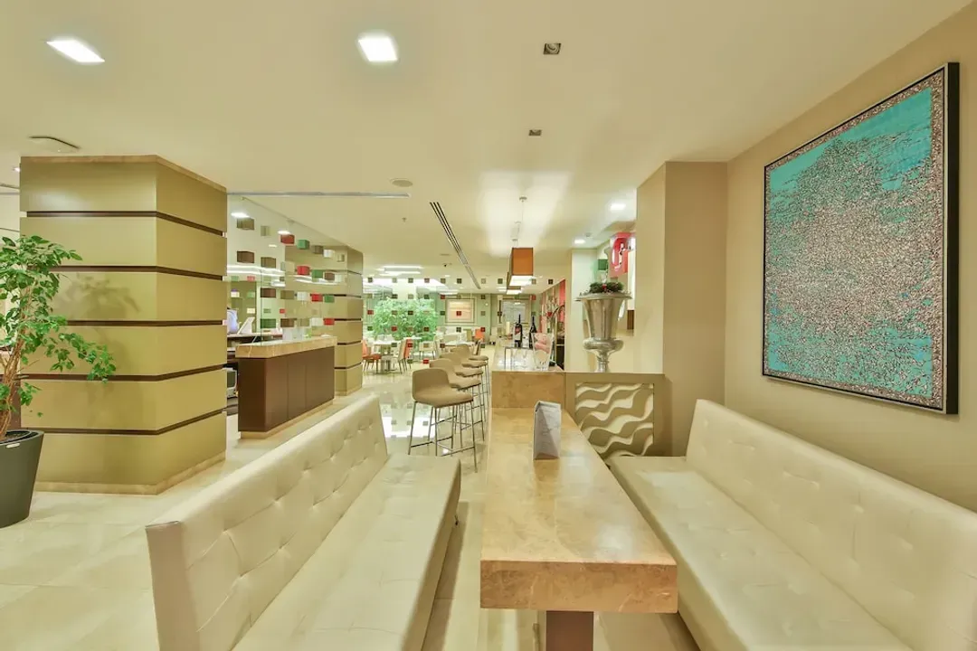 Lobby lounge