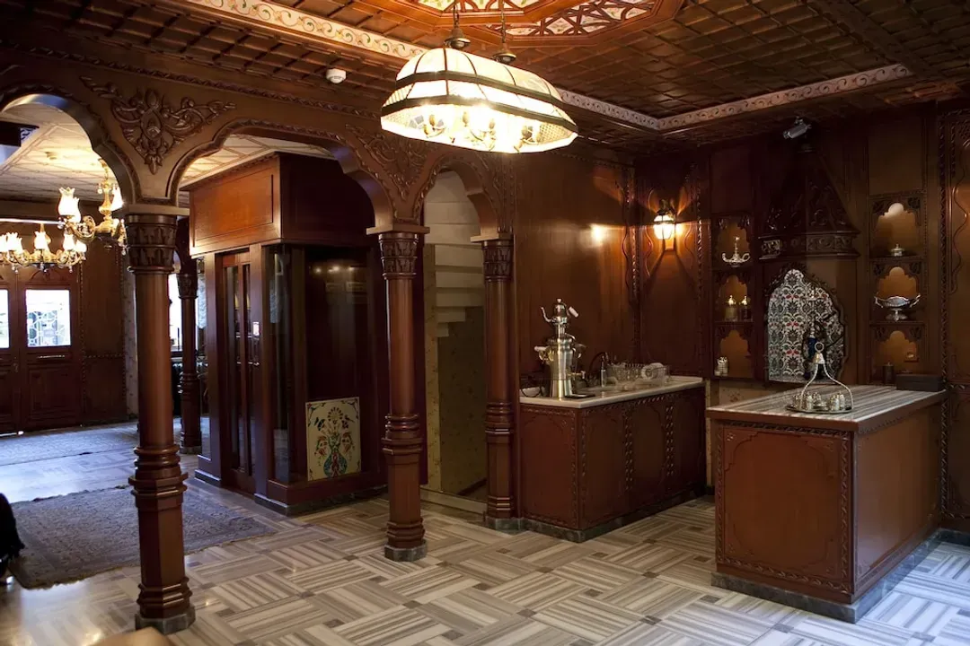 Lobby lounge