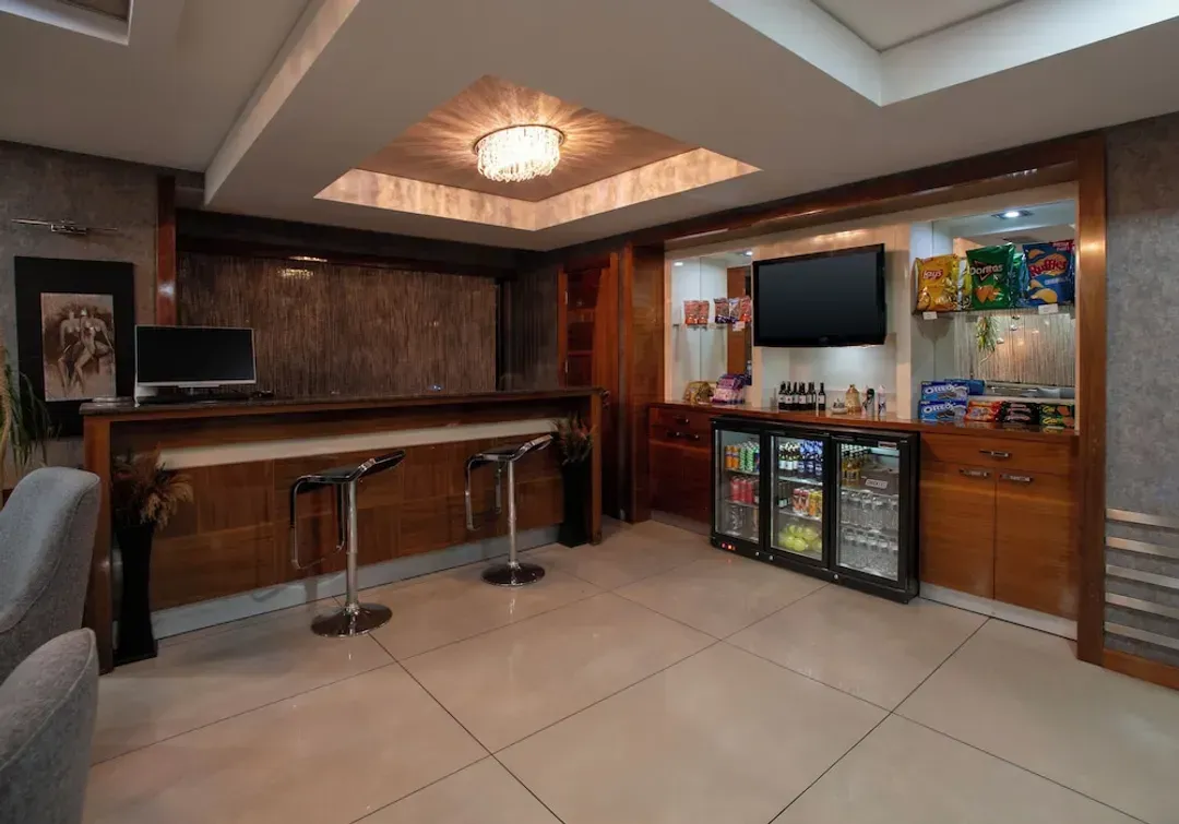 Lobby lounge