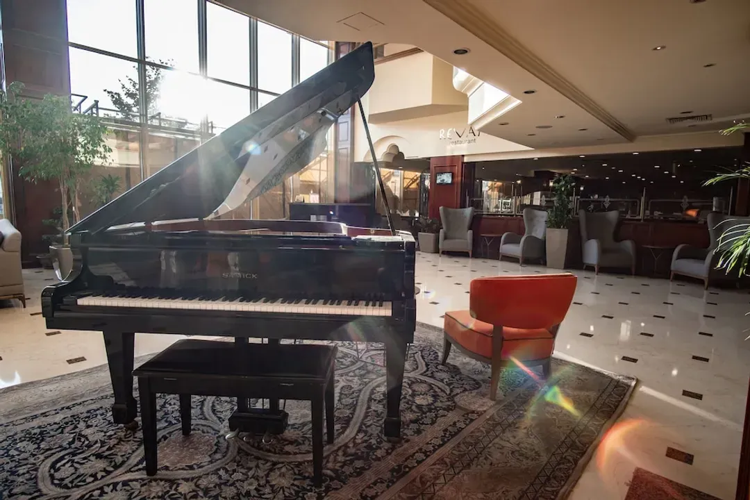 Lobby lounge