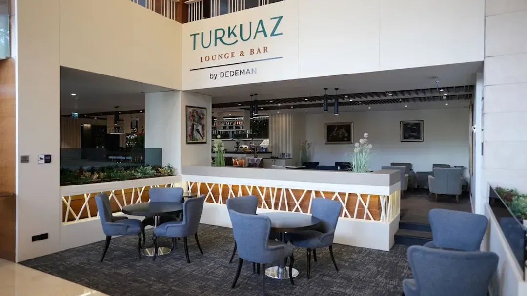 Lobby lounge
