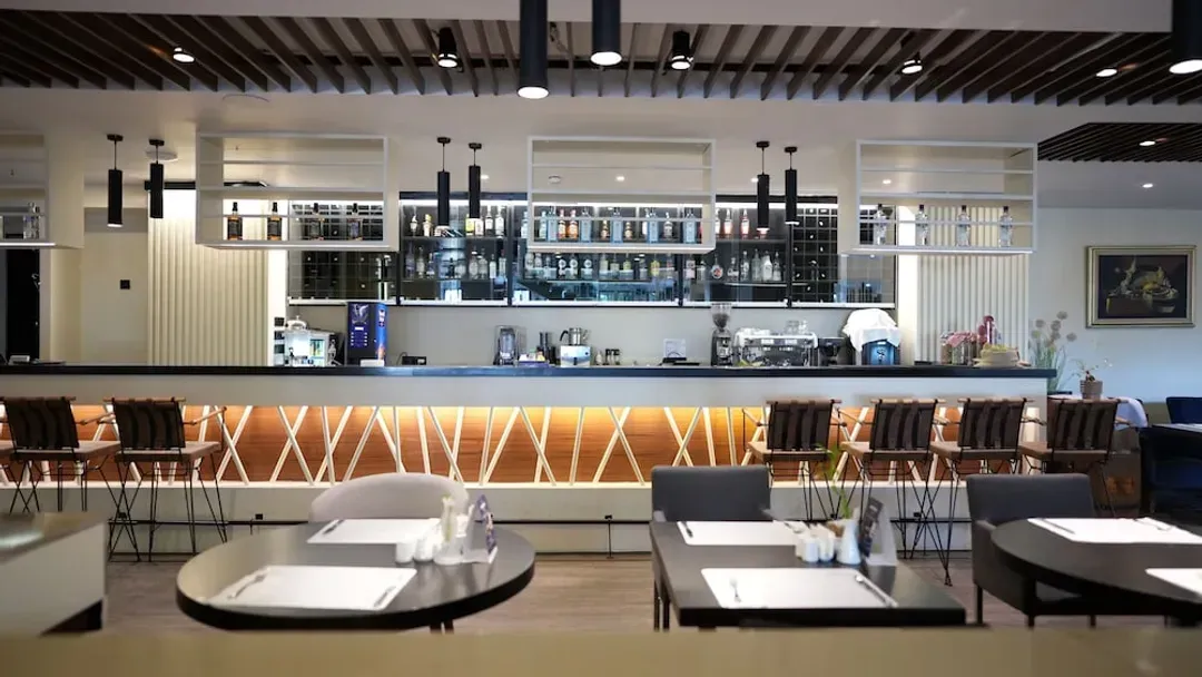 Lobby lounge