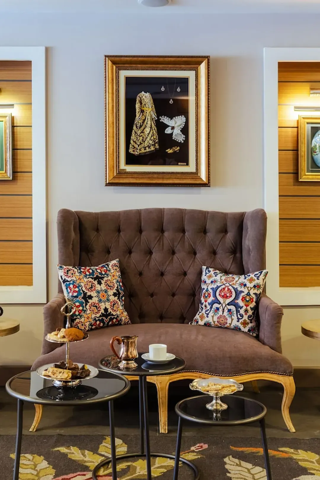 Lobby lounge