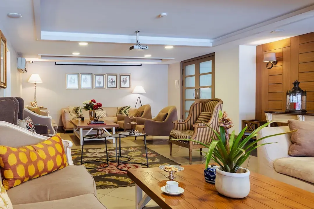 Lobby lounge