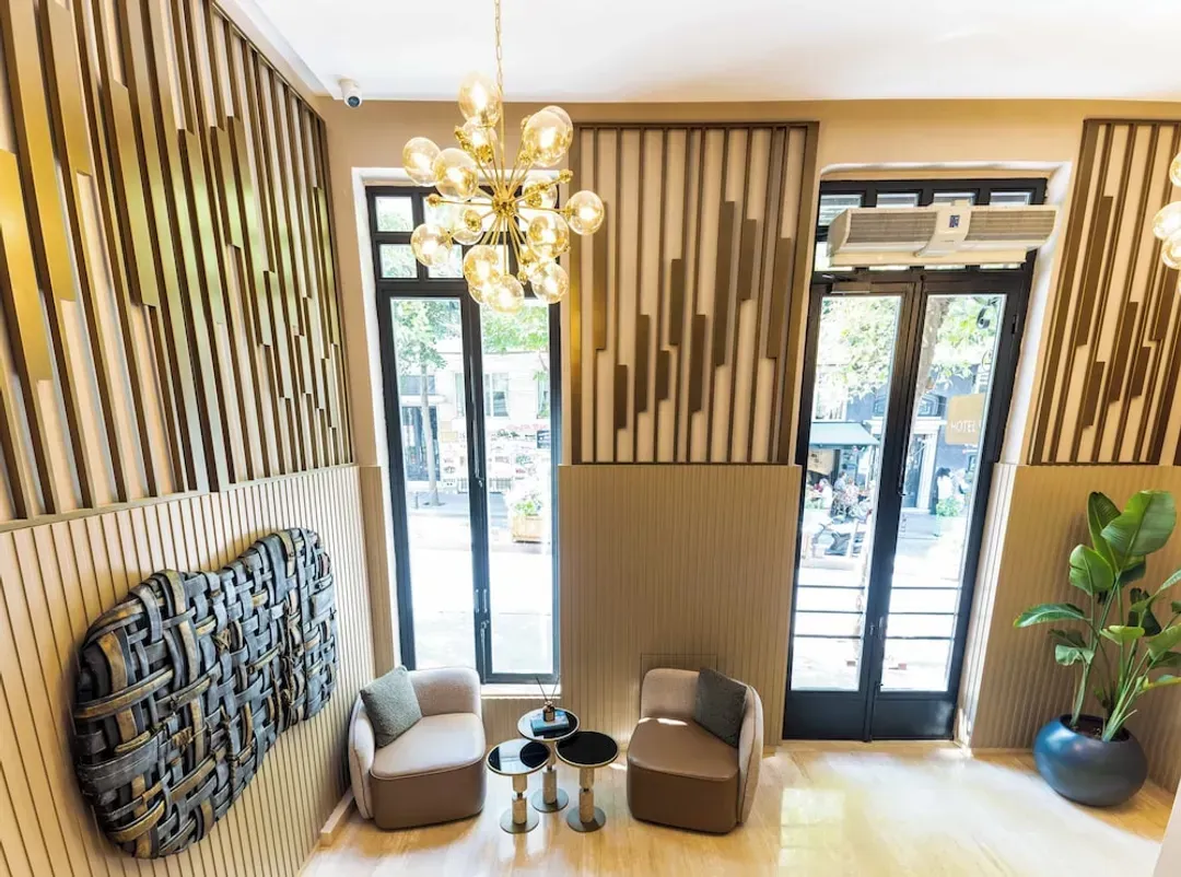 Lobby lounge