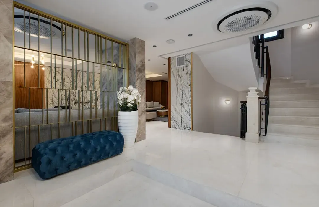 Lobby lounge