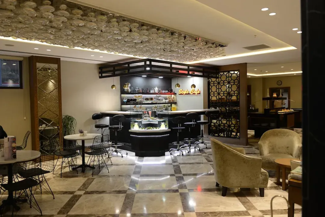 Lobby lounge