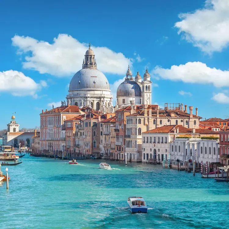 【夢幻環遊．義大利１３日】夜宿威尼斯、佛羅倫斯大教堂、梵蒂岡、五漁村、天空之城[含稅]