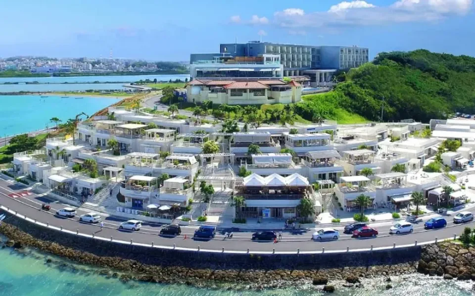 日本跟團行程推健:【沖繩輕鬆玩４日】世界遺產首里城跡、小希臘瀨長島、系滿漁市場、美國村、波上宮祈福[含稅簽]