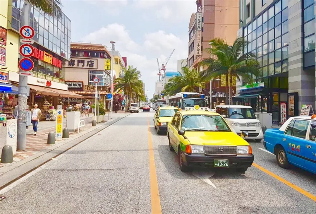 全新改版｜沖繩旅遊｜升級A級渡假飯店一晚＊古宇利塔．識民園．美國村．時尚購物．神宮祈福．燒肉暢食．美之海博物館四日