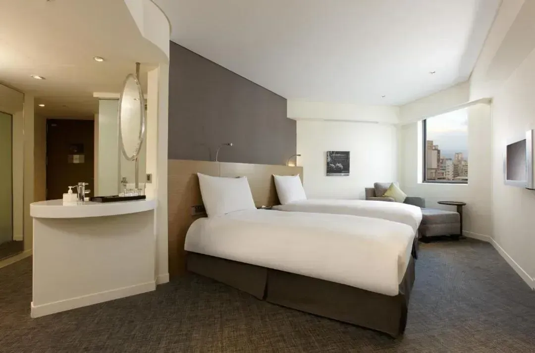 【High Speed Rail Holiday】 Royal Inn Taipei Linsen 2-Day Free Tour