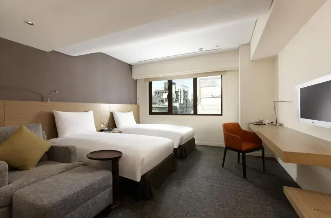 【High Speed Rail Holiday】 Royal Inn Taipei Linsen 2-Day Free Tour